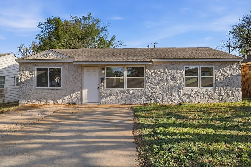 1st image of 1143 SE 19th St