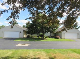 1902 Stillwater Dr, Tecumseh, MI 49286