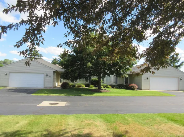 1902 Stillwater Dr, Tecumseh, MI 49286