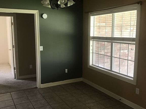 4th image of 212 Wildwood Blvd