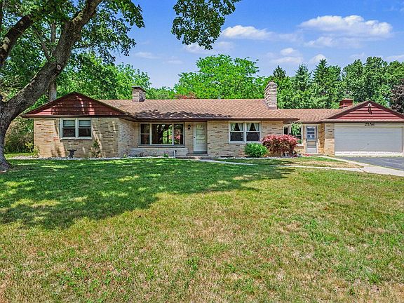 3rd image of 2556 Angling Rd
