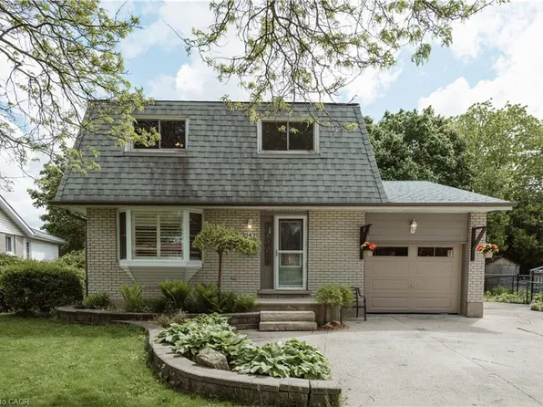 642 Cedargrove Pl, Waterloo, ON N2L 4Y9