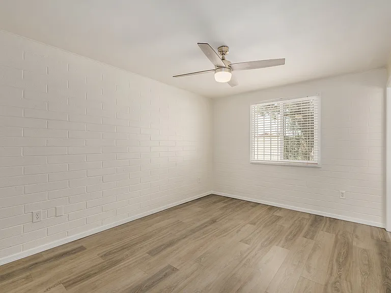 3234 E Friess Dr — Photo 12