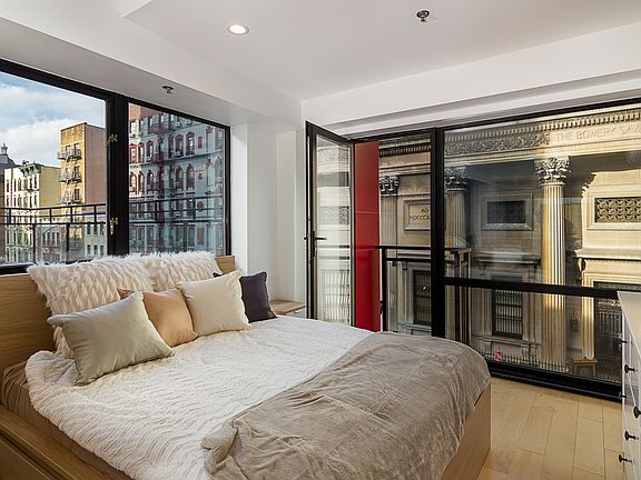 5th image of 227 Grand St #5C