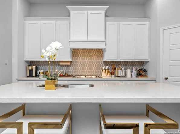 2640 Barkey Spgs, San Antonio, TX 78245