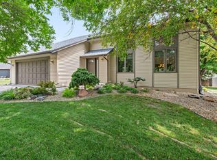 829 Bryant Ln, Burnsville, MN 55337