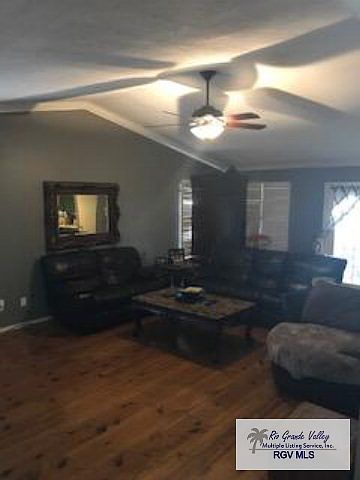 2nd image of 2301 Mariposa Ln