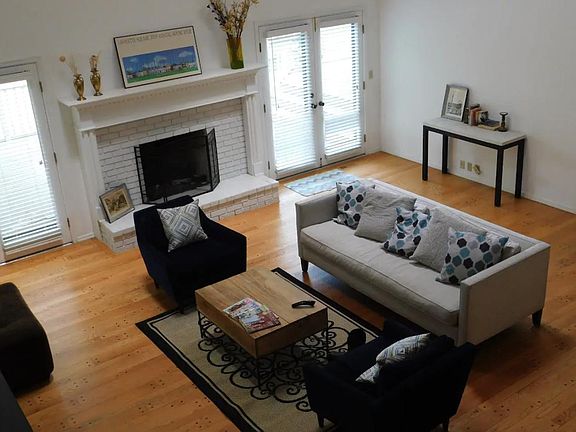 5th image of 102 Ladue Aire Dr