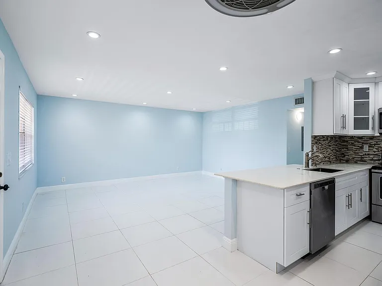 507 Capri Pl #K — Photo 6