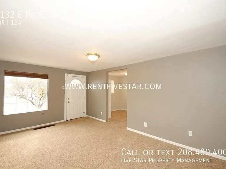 1132 E Poplar St — Photo 3