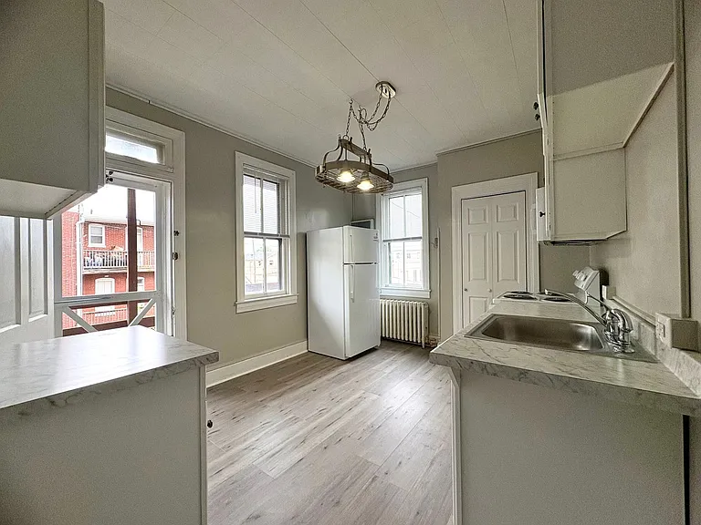 540 Dallas Street — Photo 6
