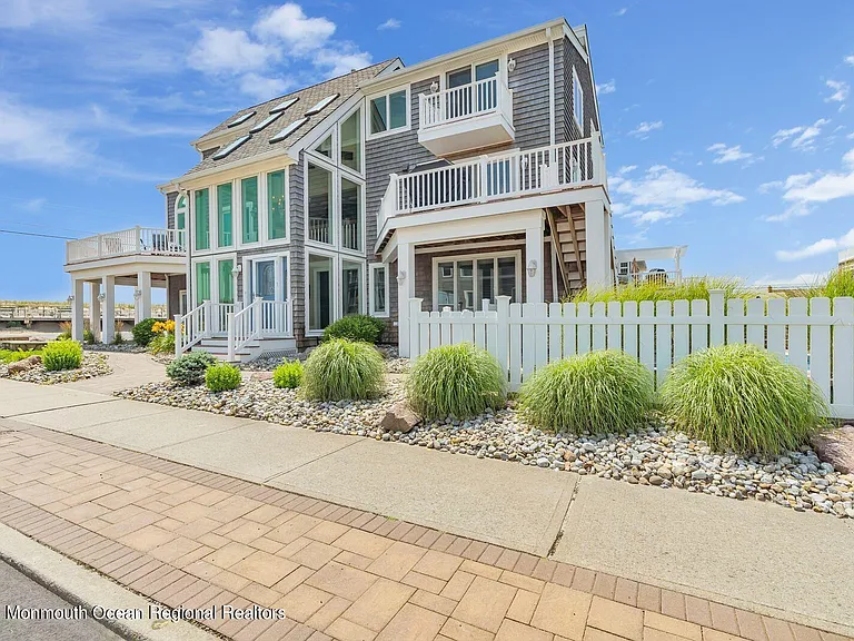 1101 S Ocean Ave — Photo 2
