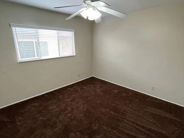 10226 Darby Ave — Photo 8