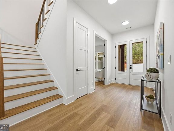4th image of 730 Primrose Ln