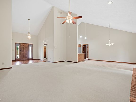 5th image of 1909 Lakeside Ln