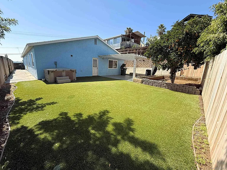 1121 Grand Ave — Photo 18