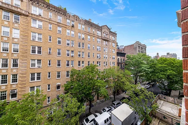 Rented by R New York | media 21