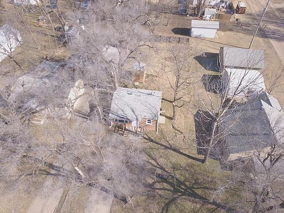 4th image of 604 N Anna St