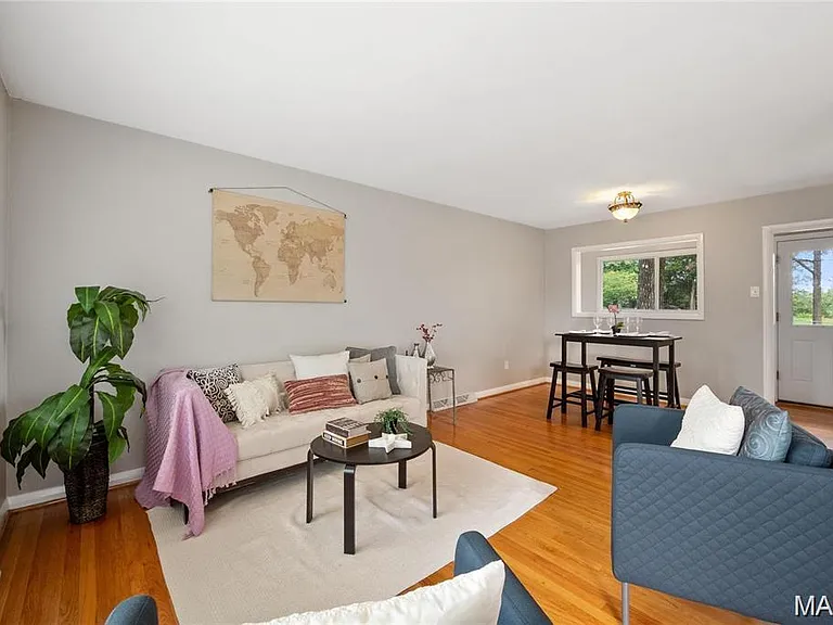 9731 Twincrest Dr — Photo 3