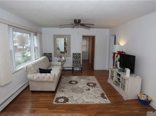 38 Kirkwood Rd, Port Washington, NY 11050