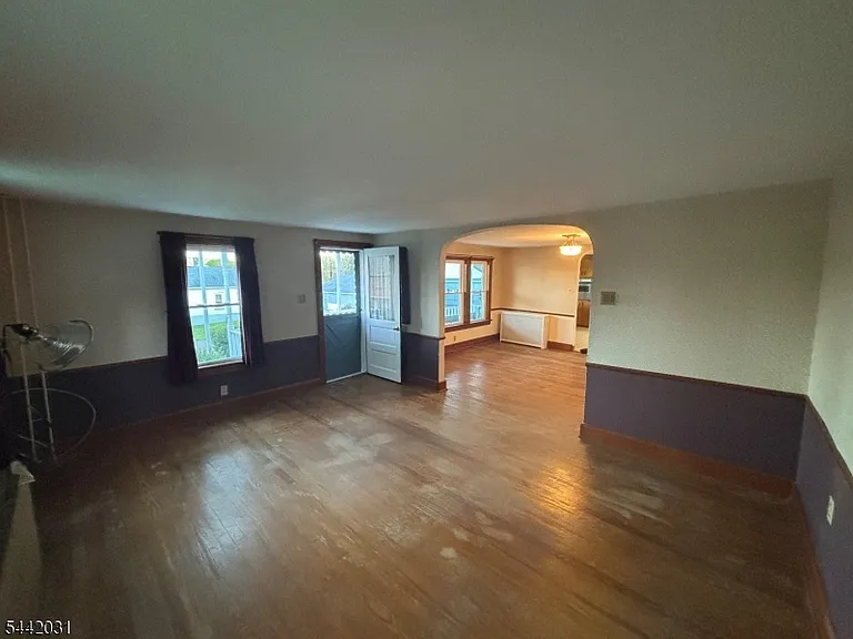 6 Thatcher Ave — Photo 8