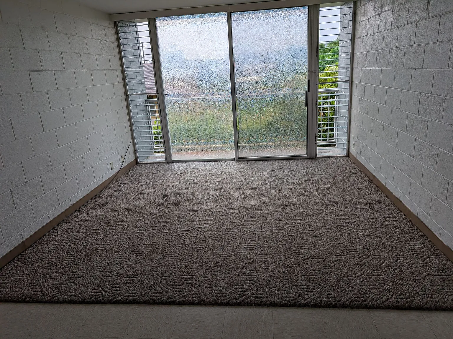 Affordable 2BR/1BA Apartments with Lanai Near Civic Auditorium Income Limits Apply — Photo 3
