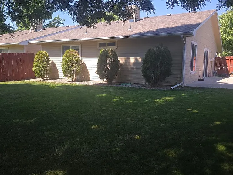 512 April Ln #B — Photo 18