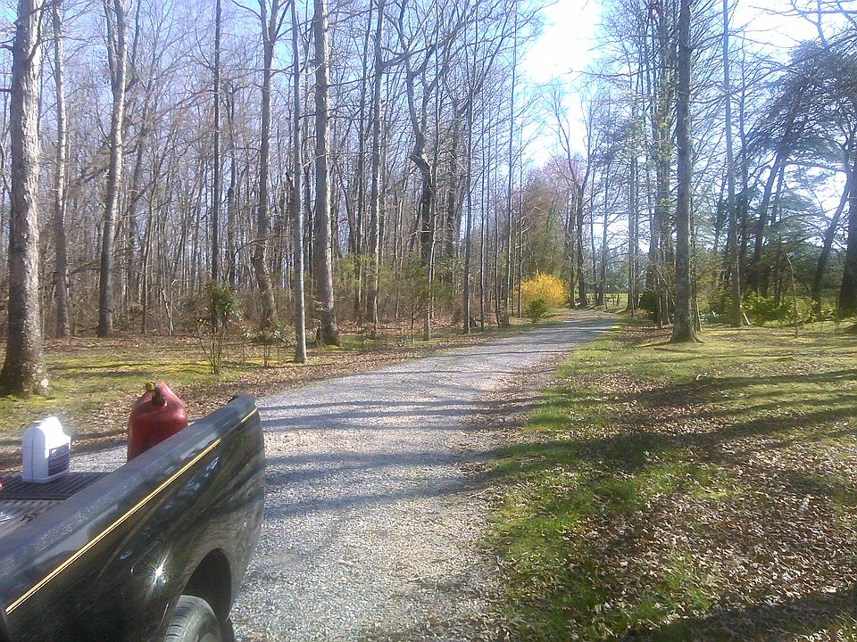 2nd image of 3034 Yankee Road