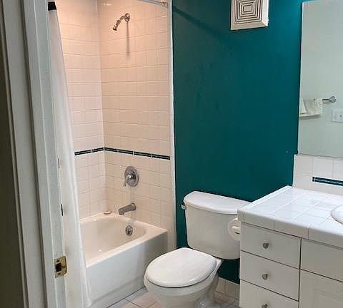 4th image of 2609 1/2 F St