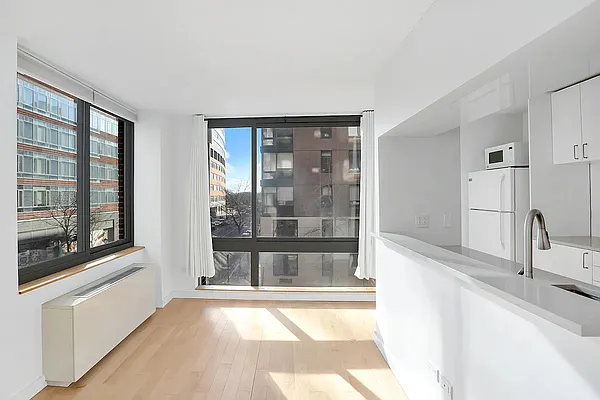 Rented by SERHANT. | media 9