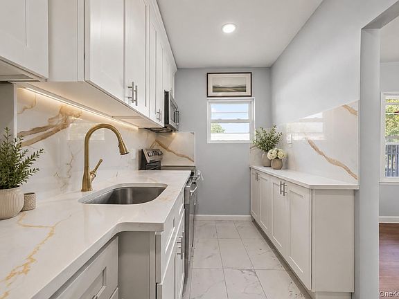 4th image of 2548 Mickle Avenue