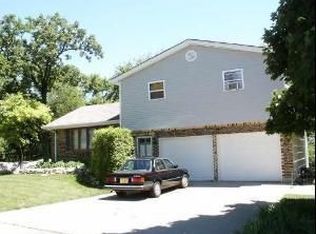 2732 Crystal Lake Rd, Cary, IL 60013