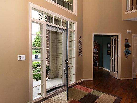 13949 Dublin Road - large open foyer