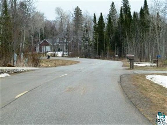 2nd image of 32 Molly Ln