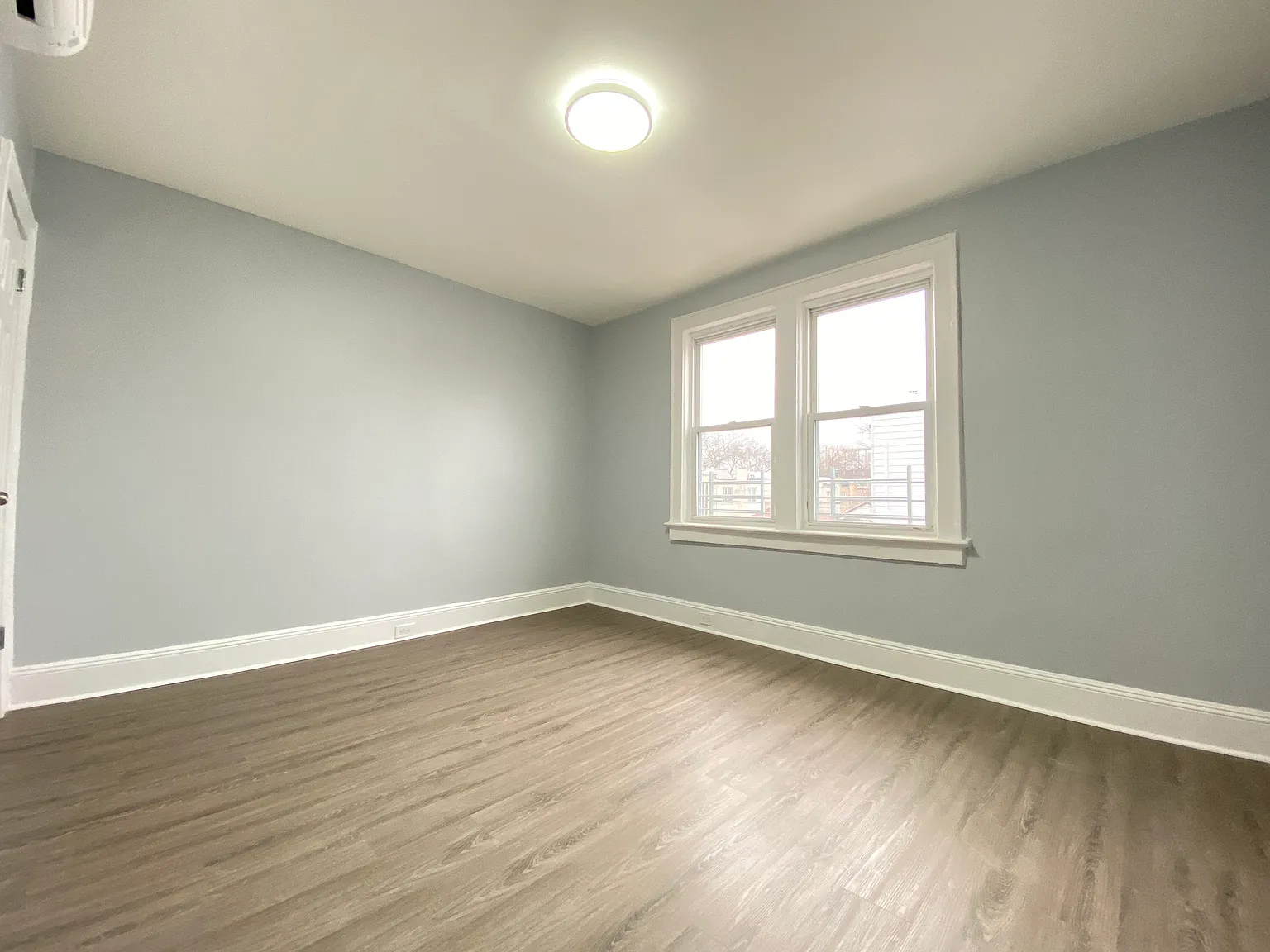 2 bed, 900 sqft, $2,200 — Photo 2