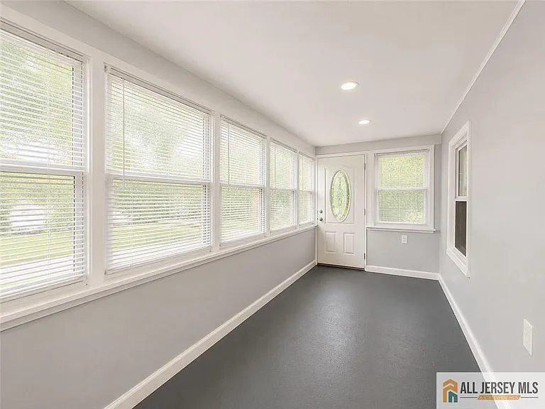 6 Rutgers Rd — Photo 10
