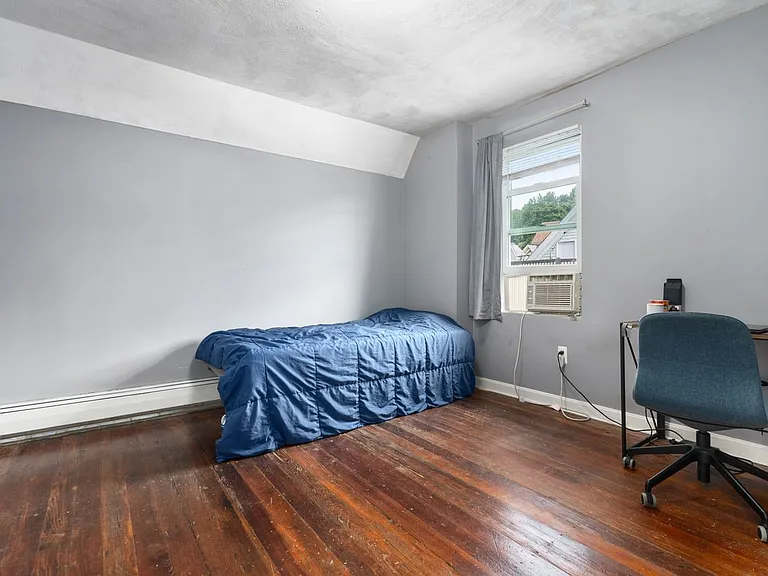 7 Howe St — Photo 18