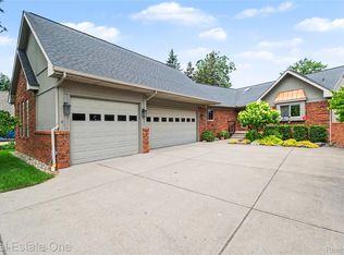 4548 S Shore St, Waterford, MI 48328