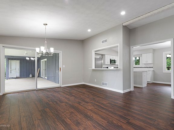 4th image of 1318 Country Ct