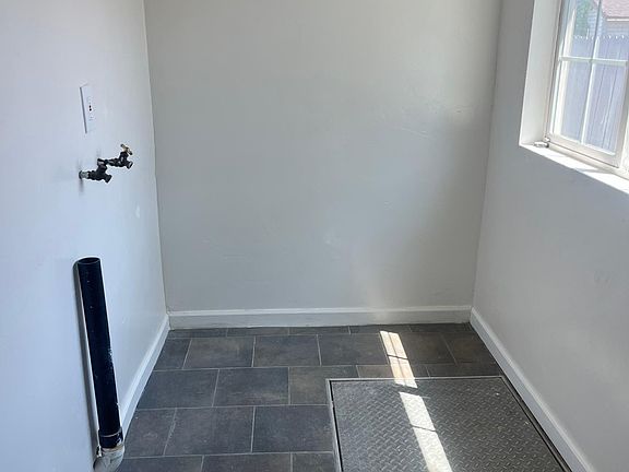 5th image of 134 Oak St