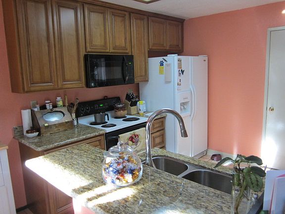 3rd image of 1289 Crestpoint Dr