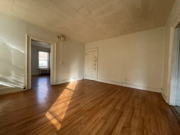 27 Allen Pl APT 2, Hartford, CT 06106