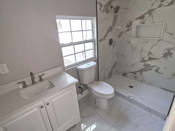 3rd image of 476 Edgehill Ave #476C