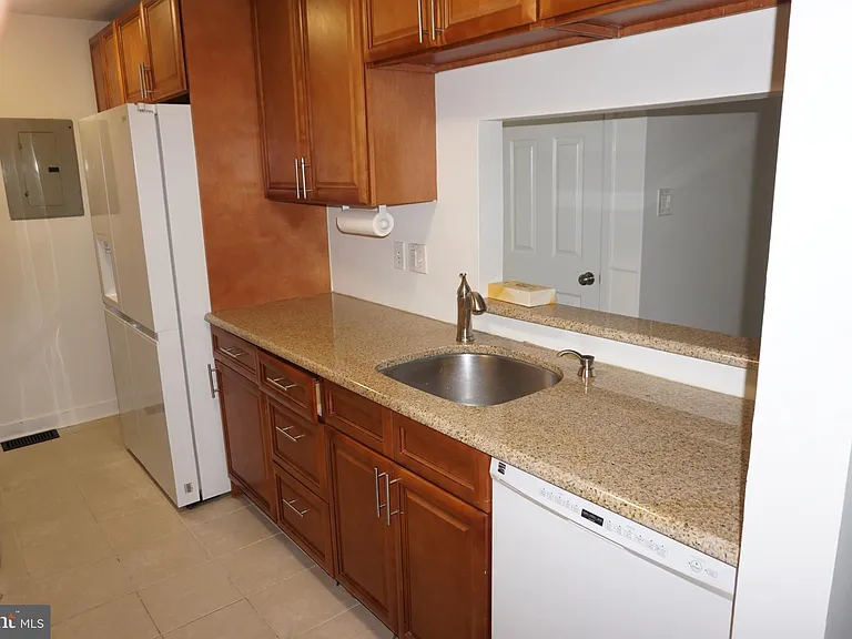 901 Thornton Ct #901 — Photo 7
