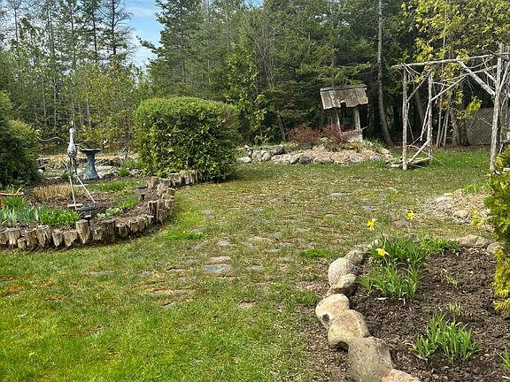 3rd image of 668 Pike Bay Rd