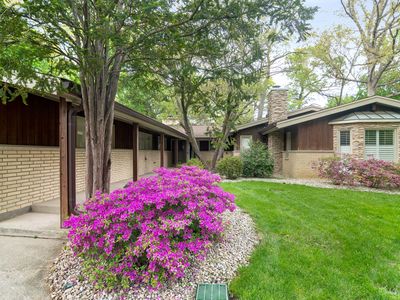 28 Lancaster Ln, Lincolnshire, IL, 60069