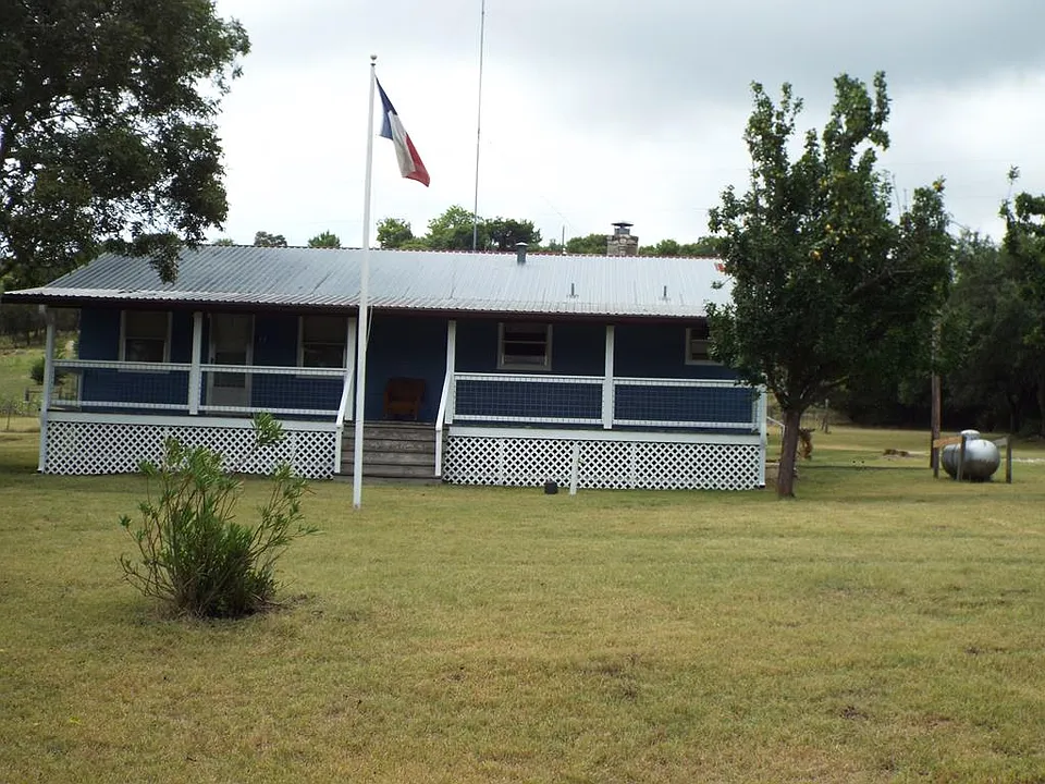 52 Meadows Ln