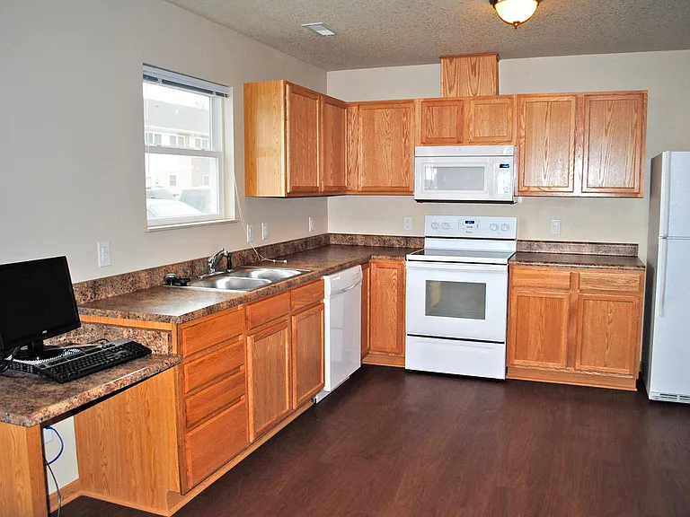 4633 Hubbell Ave — Photo 5