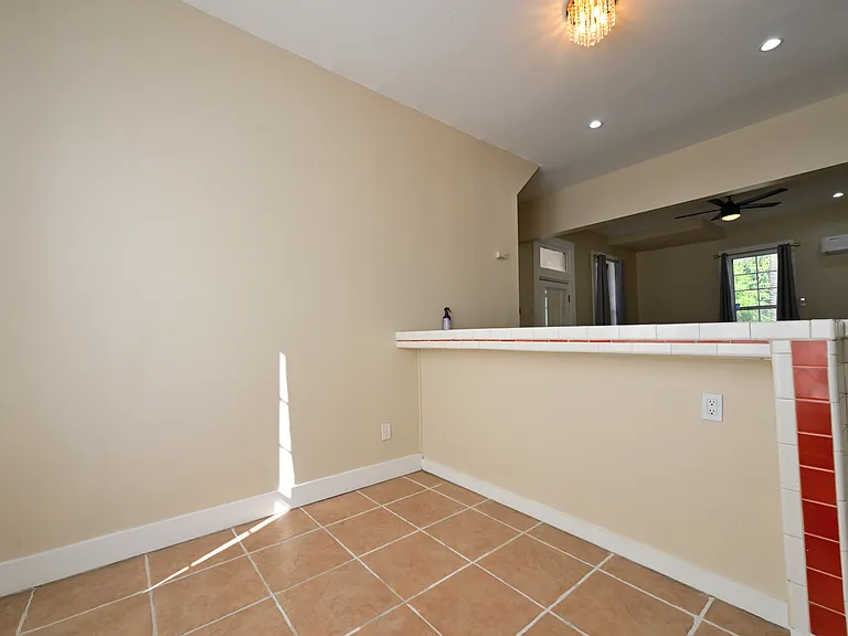 Dining Area & breakfast counter