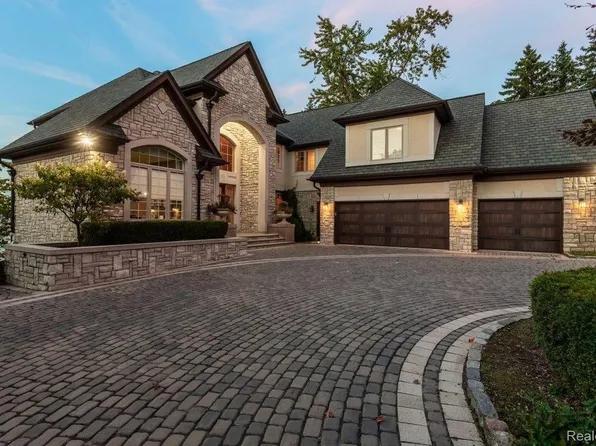 3190 W Long Lake Rd, West Bloomfield, MI 48323